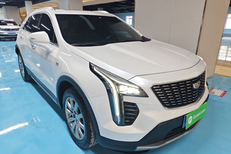 Used Cadillac XT4 2022 28T Two-Wheel-Drive Luxury Version Front Right 45 Deg