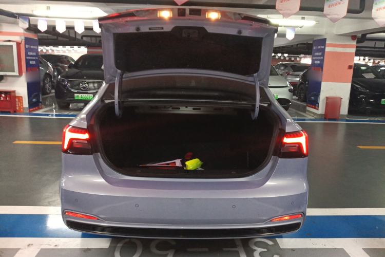 Used Rising ER6 2020 620 km Smart Edition Trunk