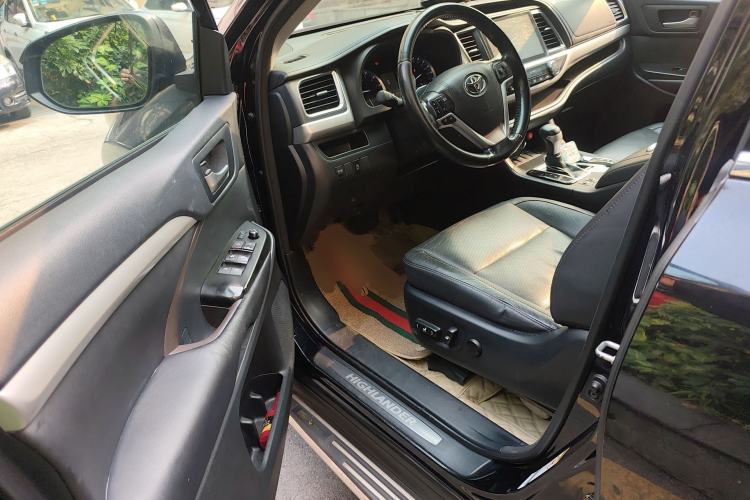 Used Toyota Highlander 2017 2.0T Two-Wheel Drive Luxury Edition 7 Seats