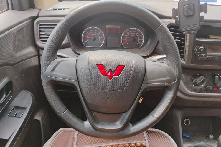 Used Wuling Hongguang V 2022 1.5L Jingqu Edition Electric-Assist LAR Steering Wheel
