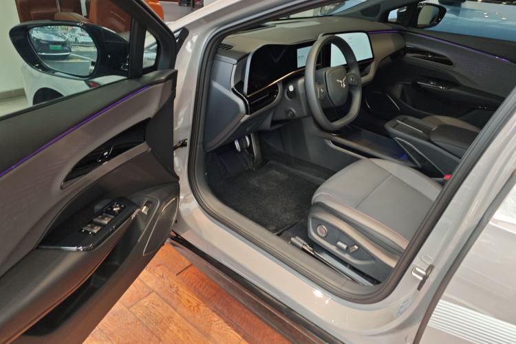 Used Hongqi EH7 2025 640 All-Wheel Drive Smart Selection Edition