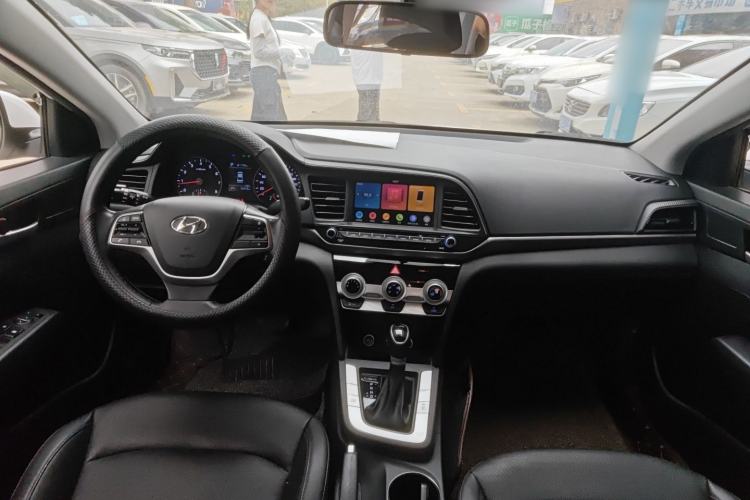 Used Hyundai Elantra (6th Generation / Lingdong) 2019 1.5L CVT ZhiXuan – Elite Version Center Console