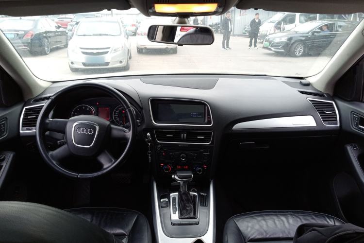 Used Audi Q5 2010 2.0TFSI Technology Edition Center Console