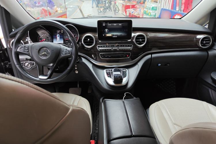 Used Mercedes-Benz V-Class 2018 V 260 Avantgarde Edition China VI
