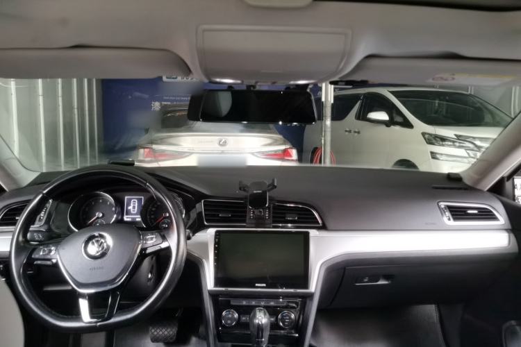 Used Volkswagen Lamando 2015 280TSI DSG Comfort Edition Center Console