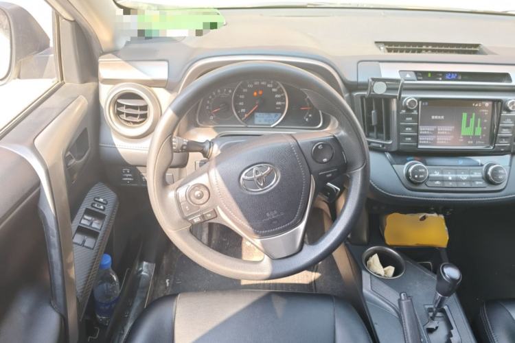 Used Toyota RAV4 2015 2.0L CVT Two-Wheel Drive Fashion Edition
