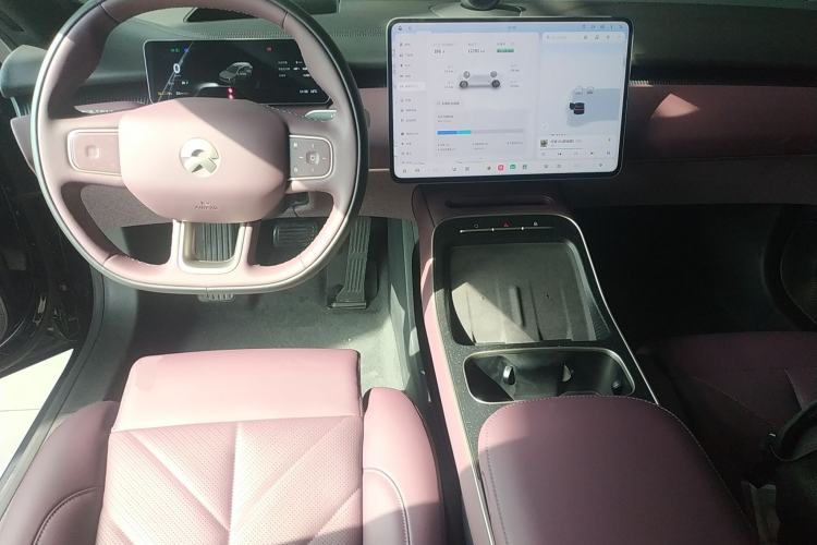 Used Nio ET5T 2025 75 kWh Touring Center Console