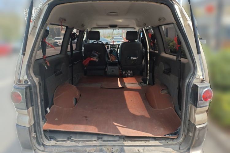 Used FORTHING Lingzhi 2013 M5 Q7 2.0L 7-Seater Long-Wheelbase Comfort Model Trunk