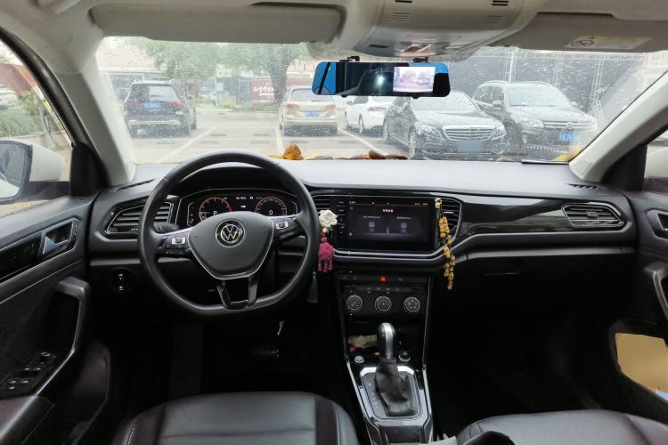 Used Volkswagen T-ROC 2022 280TSI DSG Two-Wheel Drive Comfort PLUS Center Console