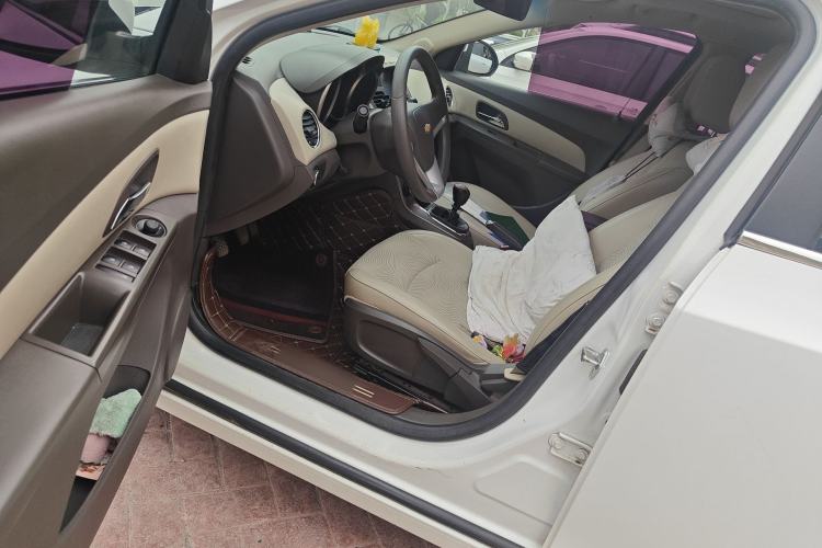 Used Chevrolet Cruze 2015 1.5L Classic SE MT Driver Seat