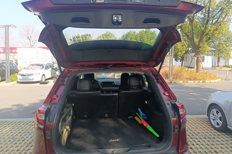 Used Jeep Cherokee 2016 2.4L Leading Edition
