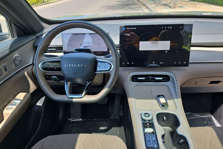 Used Chery Tiggo 8 PLUS 2025 290TGDI DCT Prestige 5-Seater
