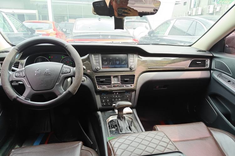 Used Hongqi H7 2018 1.8T Comfort Edition Center Console