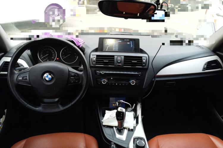 Used BMW 1 Series 2013 Facelifted 118i Leading Edition Center Console