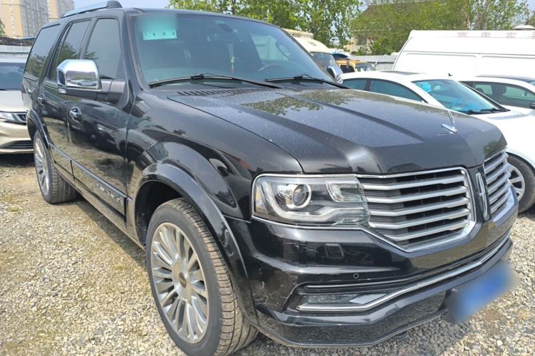 Used Lincoln Navigator 2016 3.5T AWD Front Right 45 Deg
