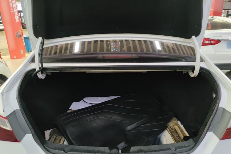 Used Hyundai Sonata 2014 2.4L Automatic Leading Edition China IV Standard Trunk