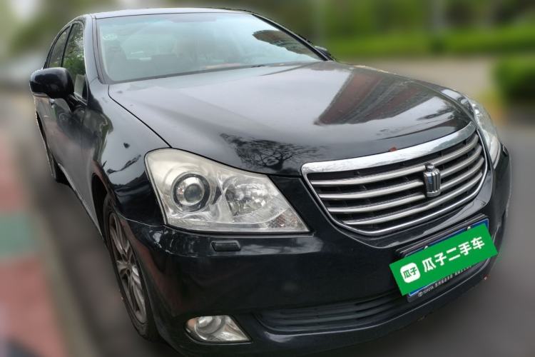 Used Toyota Crown 2010 3.0L Royal Saloon Front Right 45 Deg