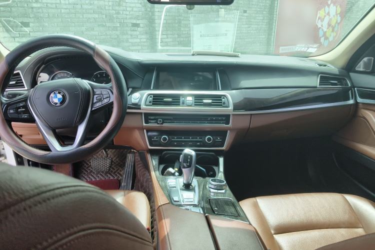 Used BMW 5 Series 2014 525Li Leading Model
