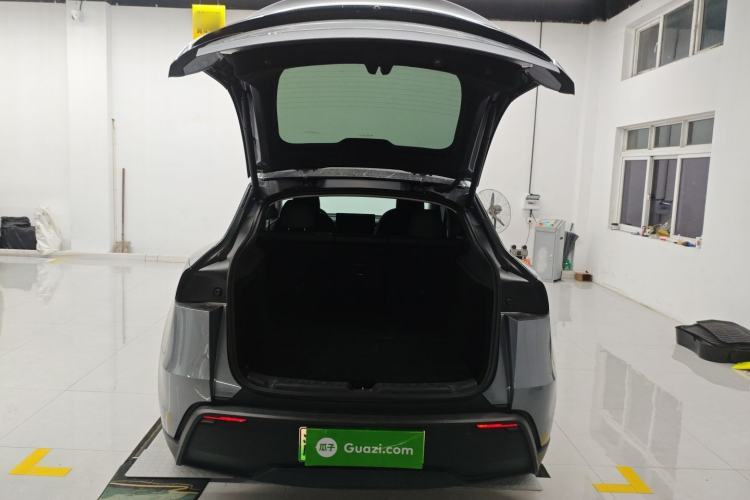 Used Tesla Model Y 2025 Long-Range All-Wheel-Drive Version
