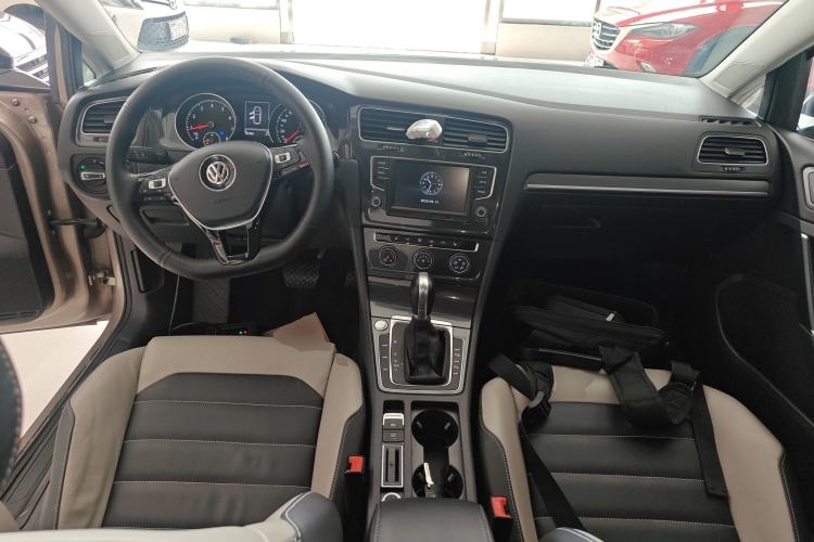 Used Volkswagen Golf 2017 230TSI Automatic Luxury Million-Vehicle Commemorative Edition Center Console