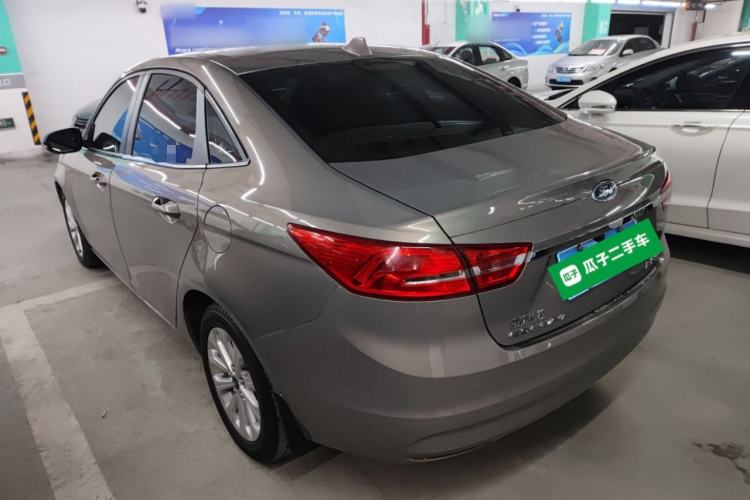 Used Ford Escort 2015 1.5L Automatic Fashion Model Exterior 2