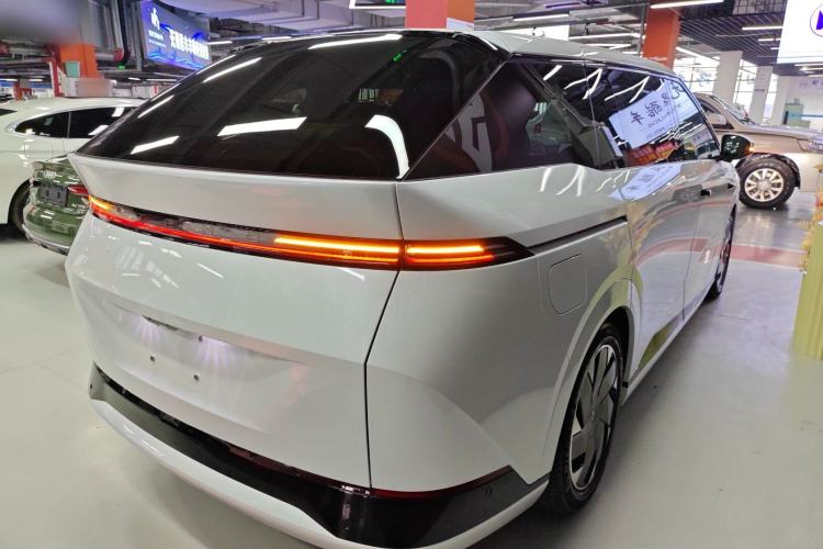 Used XPeng X9 2024 702 Ultra-Long Range Max
