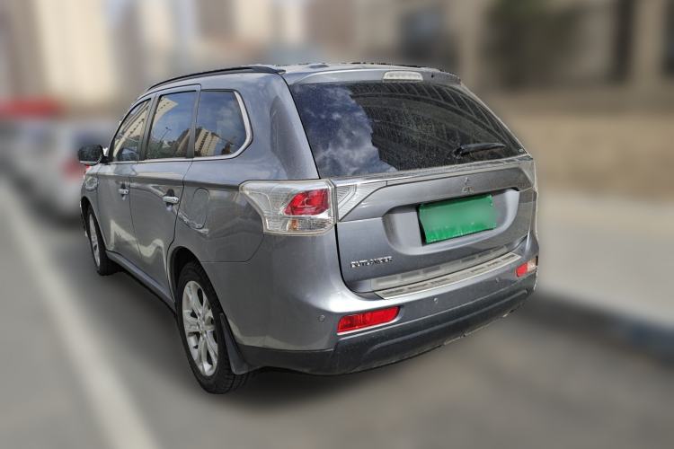 Used Mitsubishi Outlander 2013 2.4L 4x4 Luxury Navigation Edition 5 Seats Rear Left 45 Deg