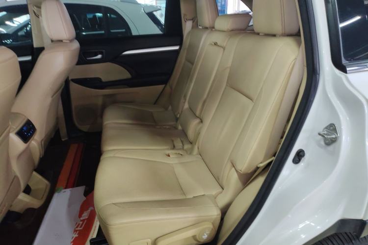 Used Toyota Highlander 2017 2.0T Two-Wheel Drive Luxury Edition 7 Seats Left Rear Seat