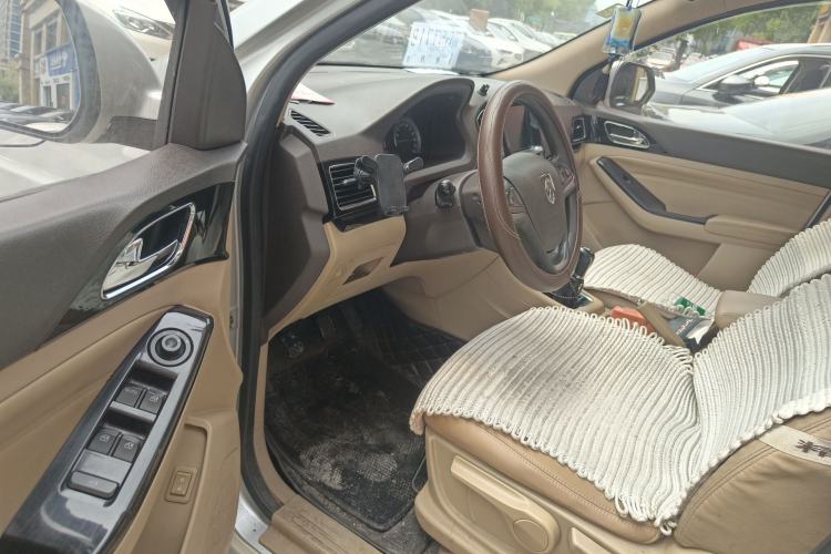 Used Baojun 730 2014 1.5L Manual Luxury Navigation ESP Version 7 Seats Driver Seat