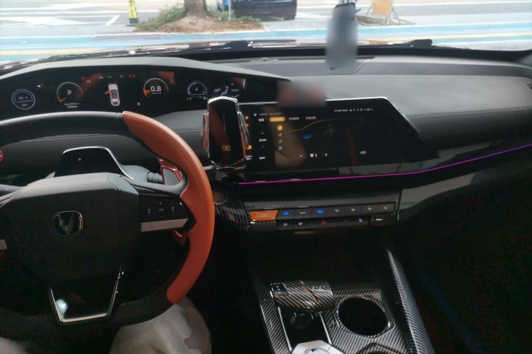 Used CHANGAN UNI-V 2024 1.5T Prestige Sport Edition Center Console