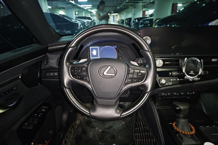 Used Lexus ES 2021 300h Executive Edition
