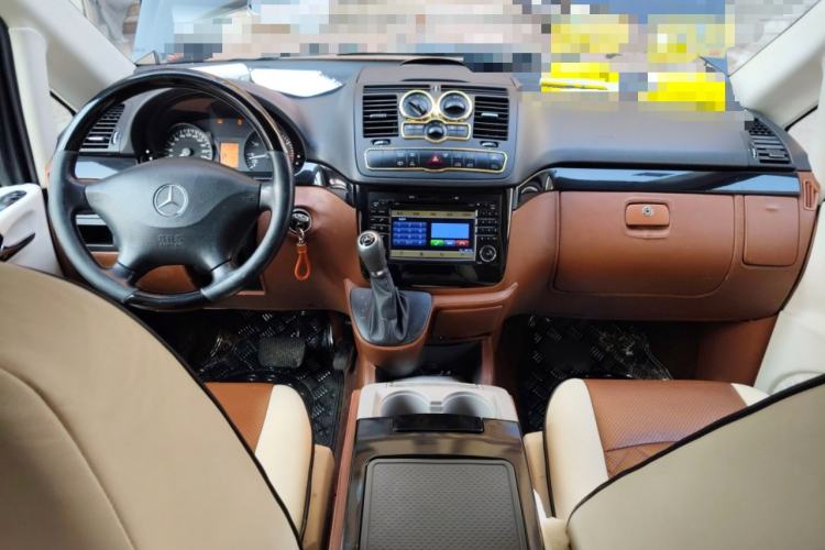 Used Mercedes-Benz Vito 2013 3.0L Elite Edition Center Console