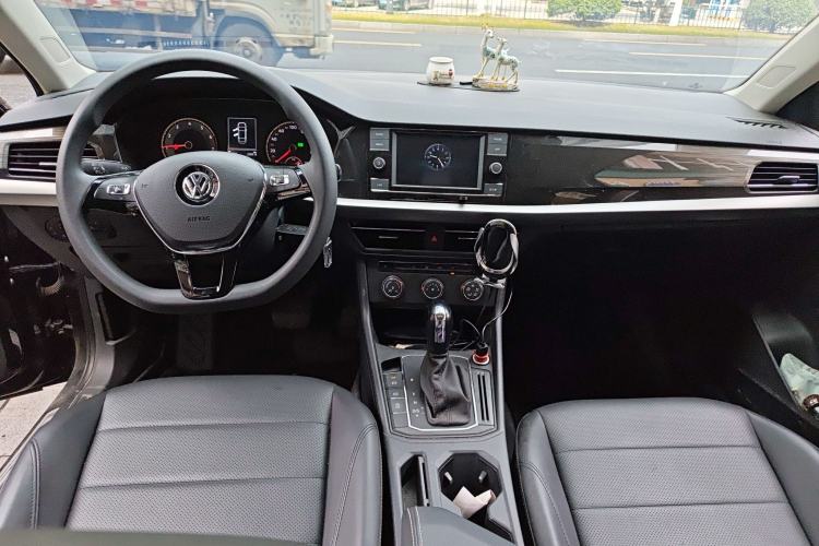 Used Volkswagen Lavida 2019 1.5L Automatic Comfort Edition China VI Standard Center Console