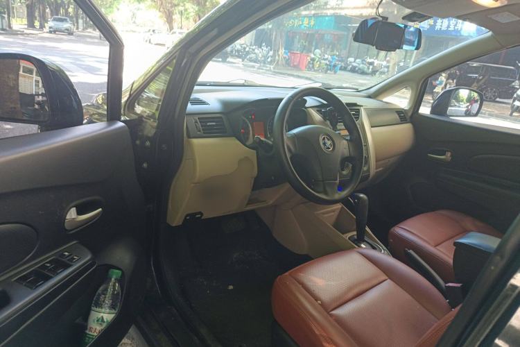 Used Venucia R50 2013 1.6L Automatic Fashion Edition
