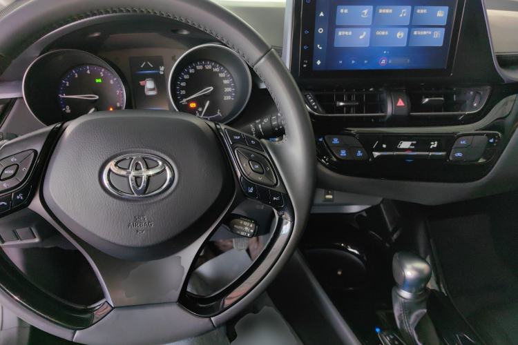 Used Toyota IZOA 2021 2.0L Yichi Version