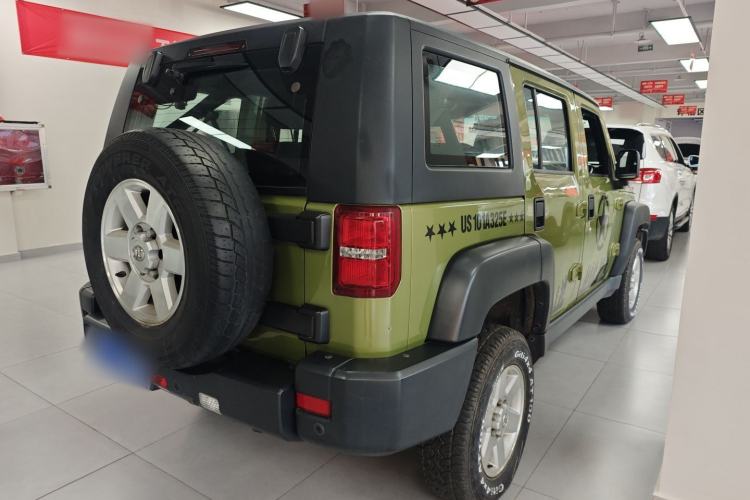 Used BAIC Off-Road BJ40 2016 40L 2.0T Manual Two-Wheel Drive Luxury Edition

