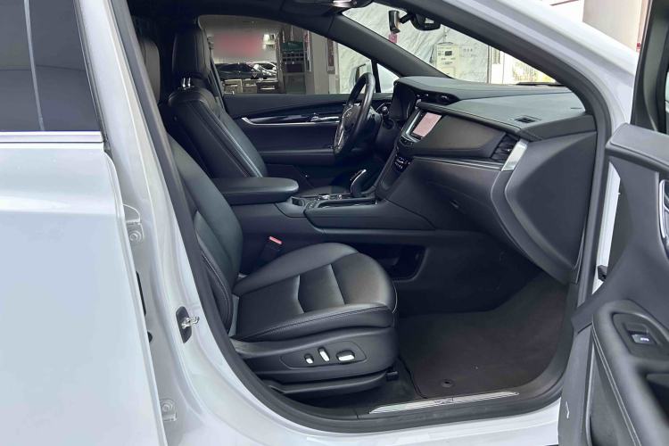 Used Cadillac XT5 2021 28T Luxury Model Interior 3