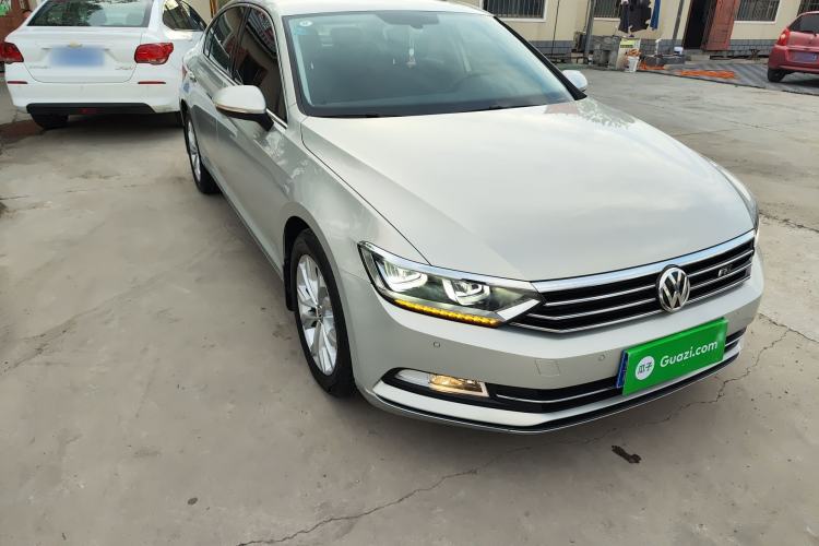 Used Volkswagen Magotan 2019 330TSI DSG Luxury Model China V Standard Front Right 45 Deg