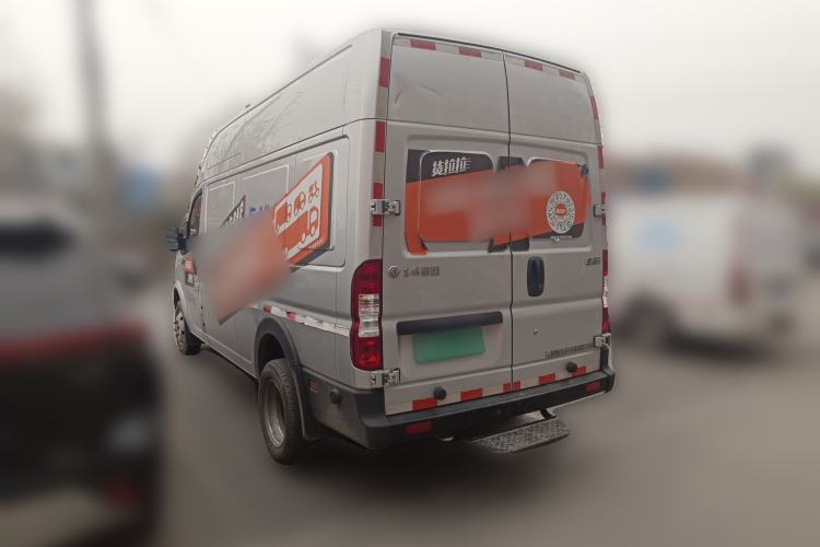 Used Dongfeng Yufeng 2023 V9+ 2.3T Manual Rear-Drive Dual Rear Tires Long Wheelbase High-Roof 3-Seater Cargo Van Rear Left 45 Deg