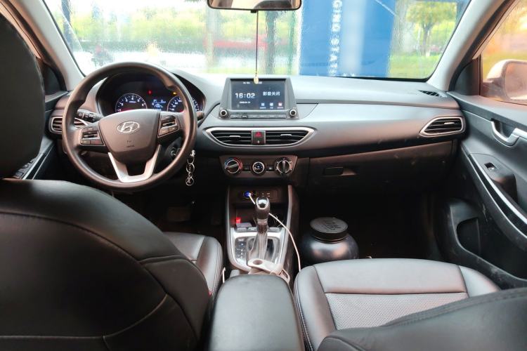 Used Hyundai Celesta 2017 1.6L Automatic Enjoyment Version GLS Center Console