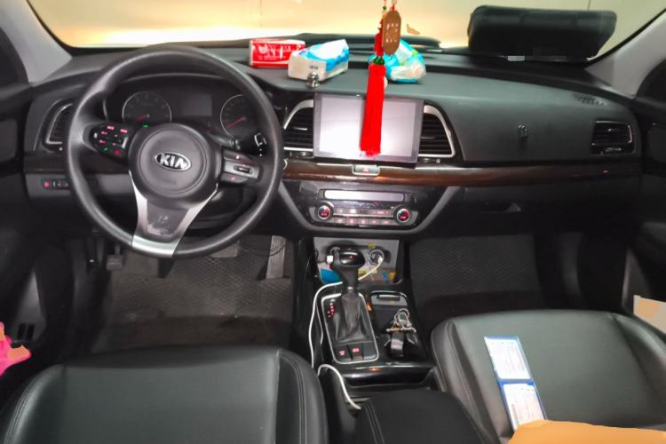 Used Kia K4 2017 1.8L Automatic GLS Special Center Console