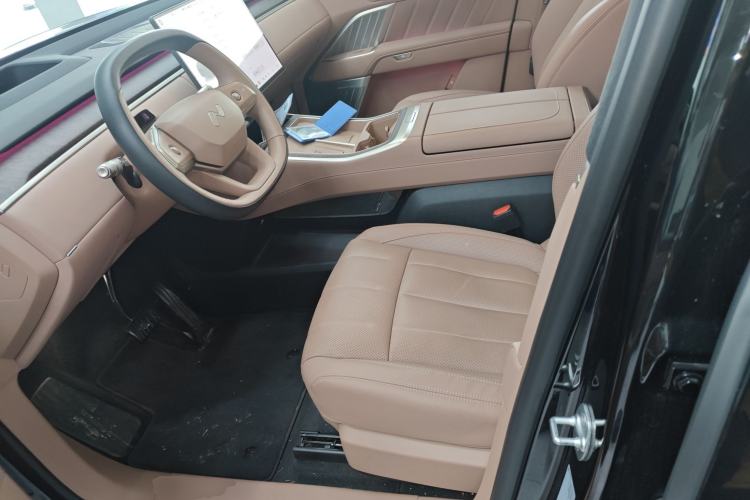 Used ONVO Luxeed L90 2025 Model—Max Six-Seater Version
