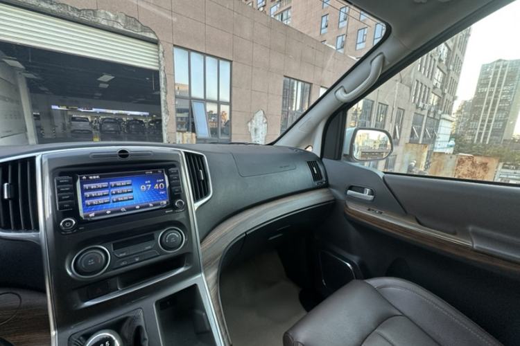 Used FORTHING Lingzhi PLUS 2021 2.0L Manual Luxury 9-Seater