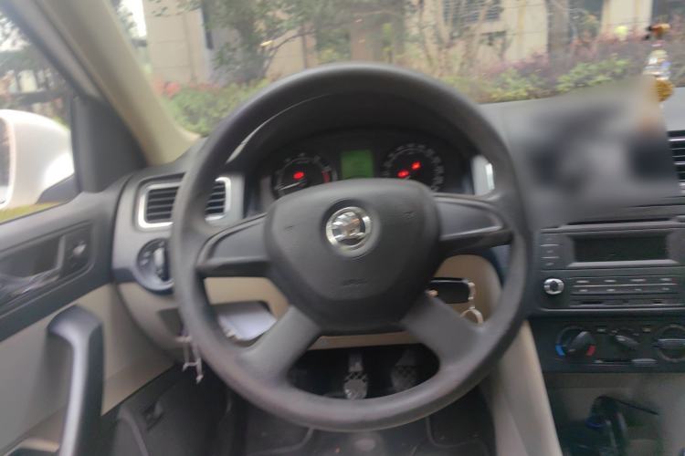 Used Skoda Rapid 2013 1.6L Manual Smart Selection Model Steering Wheel