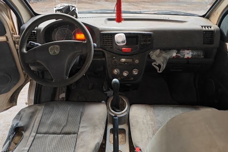 Used BAIC Weiwang 306 2011 1.3L base model 7 seats Center Console