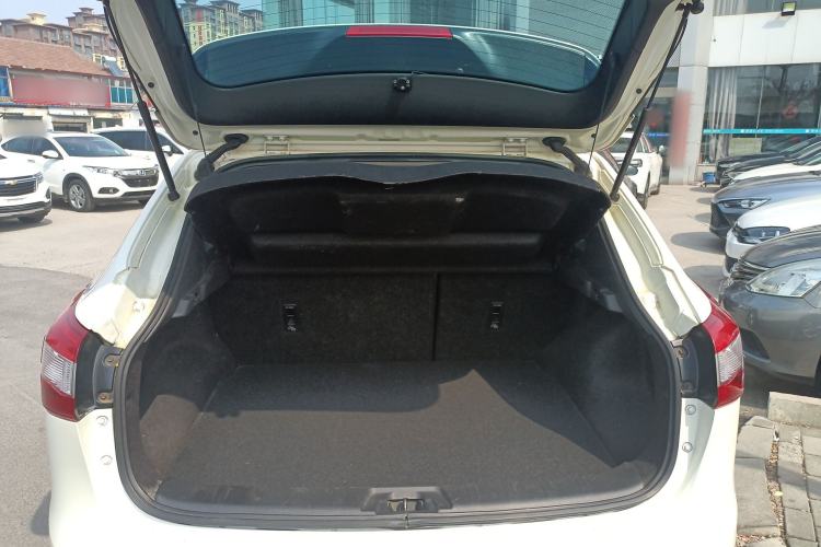 Used Nissan Qashqai 2016 2.0L CVT Elite Edition Trunk