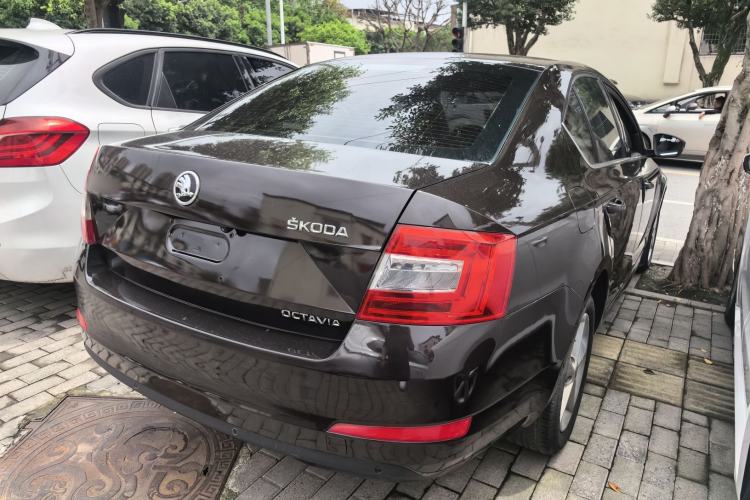 Used Skoda Octavia 2015 1.6L Automatic Yijun Edition Rear Right 45 Deg
