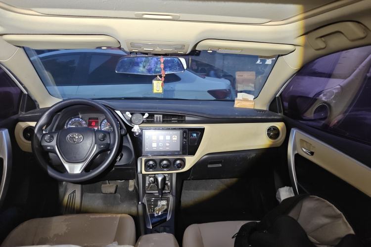 Used Toyota Corolla 2017 Revised Version 1.2T S-CVT GL-i Leather Edition Center Console