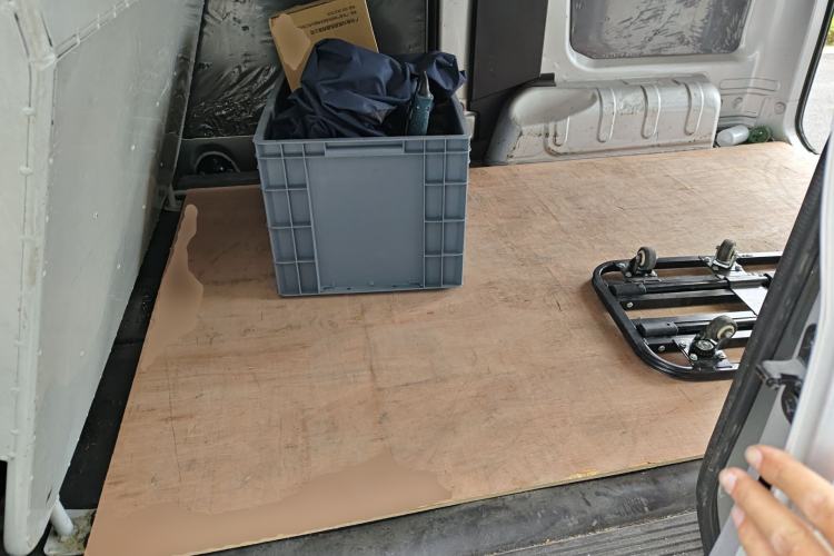 Used Wuling Hongguang V 2022 1.5L Jingqu Edition Enclosed-Window Vehicle with Hydraulic Power Steering LAR