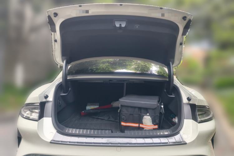 Used Xiaomi Auto SU7 2024 Four-Wheel Drive Ultra-Long Range Advanced Intelligent Driving Max Edition Trunk